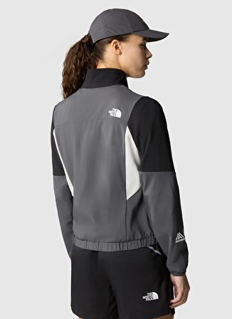 The North Face Gri Kadın Kapüşon Yaka  Rüzgarlık NF0A87FM3OD1_W MA WIND TRACK TOP