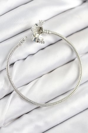 Pirinç Charm Zirkon Taşlı Taç Model Gümüş Renk Kadın Bileklik