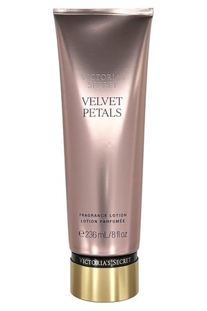 Victoria's Secret Victoria’s Secret Velvet Petals Vücut Losyonu 236ML