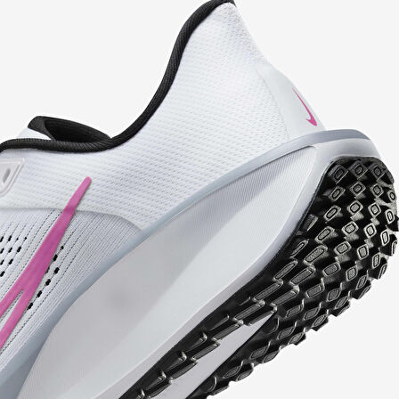 Nike Quest 6 Women's Road Running Shoes 