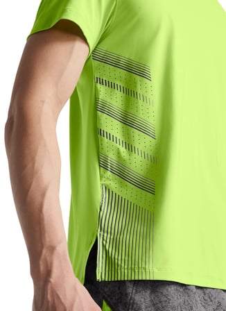 Yeşil Erkek Yuvarlak Yaka Normal Kalıp T-Shirt 1376518-304 UA LAUNCH ELITE GRAPHIC