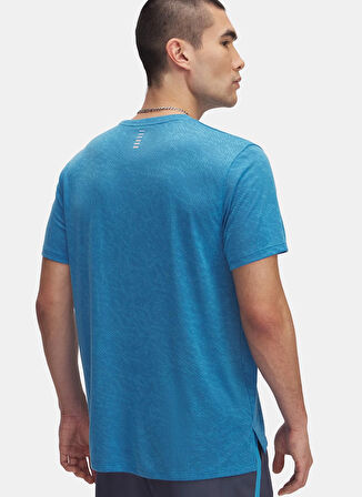 1386681-452 UA Launch Camo Shortsle Mavi Yuvarlak Yaka Fitted T-Shirt