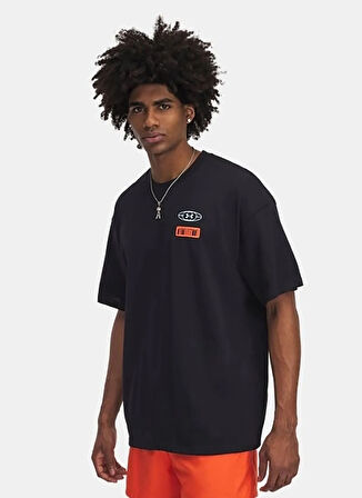 1390189-001 UA M HWT Hoops Mix Tape Yuvarlak Yaka Loose Fit Baskılı Siyah Erkek T-Shirt