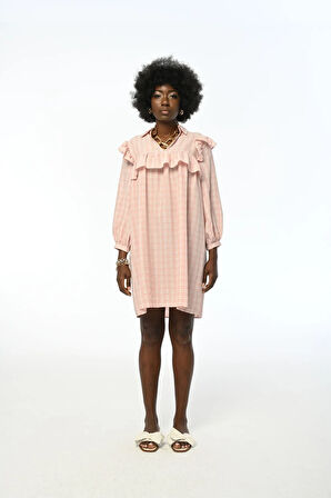 Kadın Ekose Robası Volanlı Diz Üstü Pembe Elbise