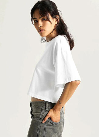 Vans VN000RCHWHT1-Rhythm Relaxed Crop ss Beyaz Bisiklet Yaka Normal Düz Kadın T-Shirt