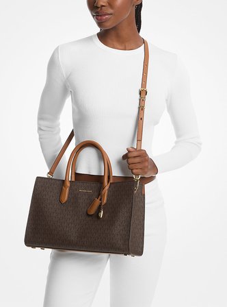 Michael Kors Kadın Marka Logo Baskılı Gold Aksesuar Detaylı Ayarlanabilir Omuz Askılı Günlük Kullanıma Uygun Şık Kahverengi Omuz Çantası 30F4GETS2B 252