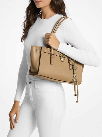 Michael Kors Kadın Marka Logolu Charm Aksesuar Detaylı Günlük Kullanıma Uygun Şık Görünüşlü Bej Omuz Çantası 30F5GNXT0L 297