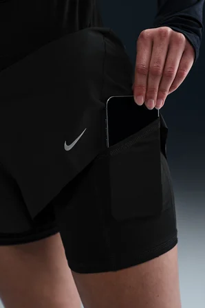 Nike Swift Dri-FIT 2’si 1 Arada Kadın Spor Koşu Şortu