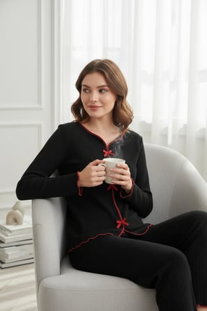 Premium Kadın 4’lü Fitilli Set – Siyah Kırmızı Biyeli (Pijama Üst, Pantolon, Bikini Takımı)