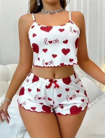 kapsulavm Beyaz Üstüne Kırmızı Kalp Desenli Askılı Şortlu Pijama Takımı
