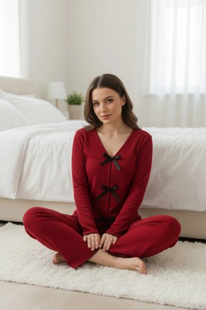 Kadın Bordo Fiyonklu İç Çamaşırı ve Uzun Kollu V Yaka Pijama Takımı 4'lü Set