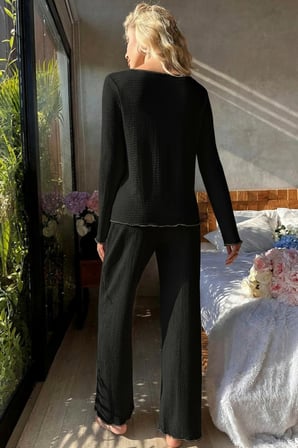 Premium Kadın Fitilli Pijama Takımı – Siyah Gold Biye Detaylı, Yumuşak Dokulu Ev Şıklığı