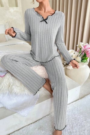 Kadın Gri Çizgili Uzun Kollu Fiyonk Detaylı Pijama Takımı Rahat Mevsimlik