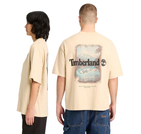 B0A5MQR2601-R Timberland Outdoor Photo Back Graphic Tee Erkek T-Shirt Krem