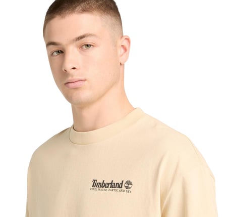 B0A5MQR2601-R Timberland Outdoor Photo Back Graphic Tee Erkek T-Shirt Krem