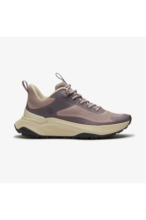 MOTION ACCESS LOW LACE UP SNEAKER