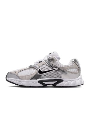 Nike V5 RNR Çocuk Spor Ayakkabı