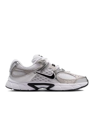 Nike V5 RNR Çocuk Spor Ayakkabı