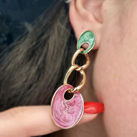 Zincir Halkalı ve Renkli Mineli Sallantılı Küpe – Kore Bijuteri, Rose Gold, Şık ve Modern Tasarım (6,6 x 2 cm)
