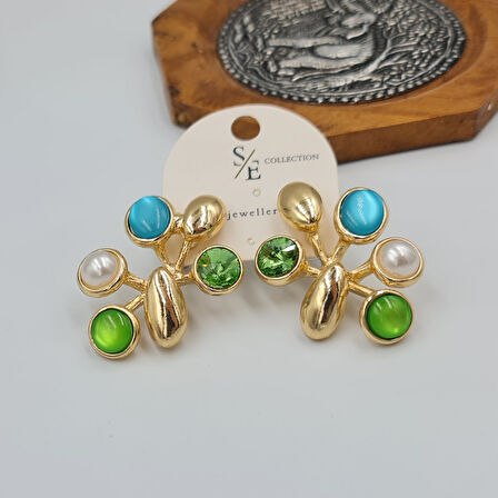 Renkli Taş Detaylı Gold Küpe – Modern Tasarım, Işıltılı ve Şık (3,9 x 2,7 cm)