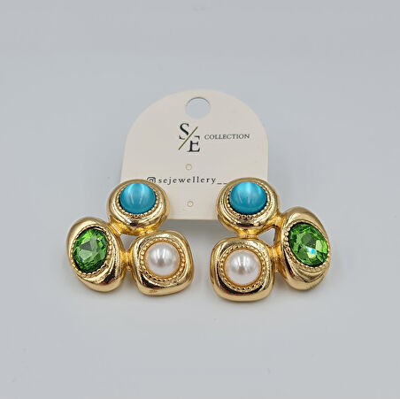 Renkli Taş Detaylı Küpe – Yeşil ve İnci Görünümlü Taşlı, Gold Renkli (2,9 x 3 cm)
