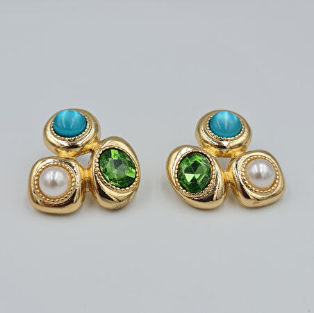 Renkli Taş Detaylı Küpe – Yeşil ve İnci Görünümlü Taşlı, Gold Renkli (2,9 x 3 cm)