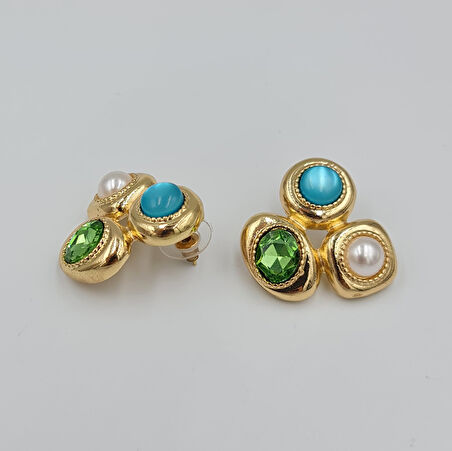 Renkli Taş Detaylı Küpe – Yeşil ve İnci Görünümlü Taşlı, Gold Renkli (2,9 x 3 cm)