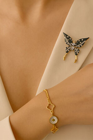 Kadın Altın Renk Dört Yaprak Figürlü Sedef Detaylı Bileklik – Ayarlanabilir Zincirli