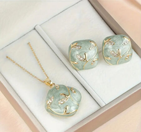 Kadın Zarif Takı Seti – 41 cm Kolye & 2 cm Küpe, Çiçek Detaylı Mineli Tasarım