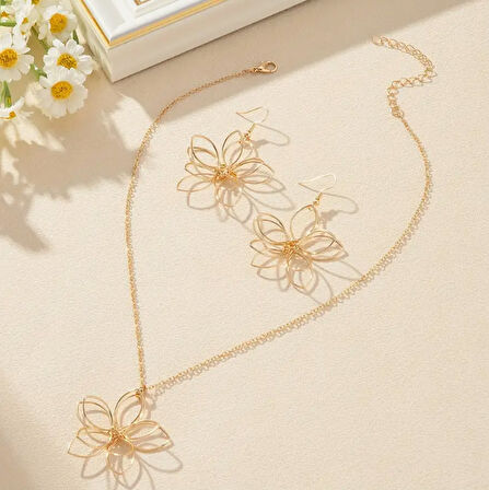 Gold Çiçek Objeli Kolye Sallantılı Küpe Set