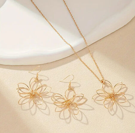 Gold Çiçek Objeli Kolye Sallantılı Küpe Set