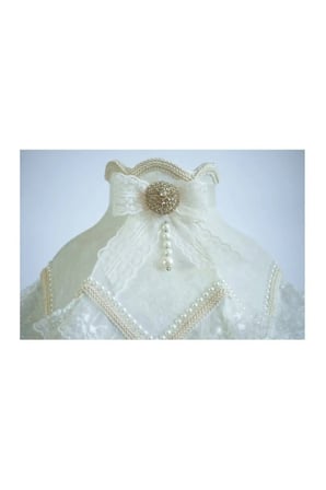 Beyaz Kadife Çiçek Süslemeli Dantelli Başlık İncili Gold Ayaklı Klasik Model Abajur 55x25cm