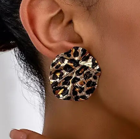 Altın Kaplama Leopar Çivili Oval Çivi Kadın Şık Küpe