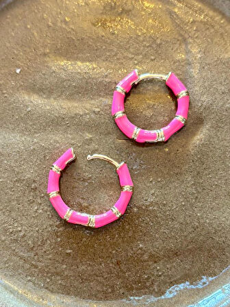 Pembe Mineli Gold Detaylı Şık Çelik Yazlık Halka Küpe Kadın Küpe 2 cm