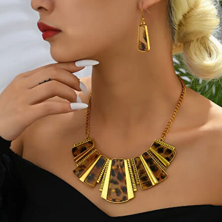 Leopar Desenli Gold Detaylı Şık Gösterişli Kadın Kolye Küpe Set