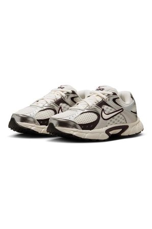 Nike V5 RNR HQ6411-005 Beyaz/Siyah Kadın Günlük Spor Ayakkabı