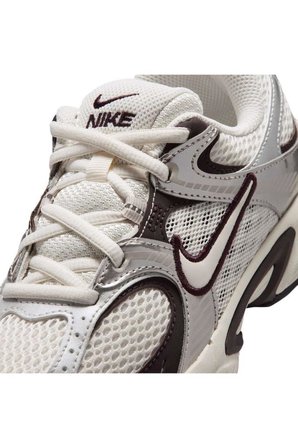 Nike V5 RNR HQ6411-005 Beyaz/Siyah Kadın Günlük Spor Ayakkabı