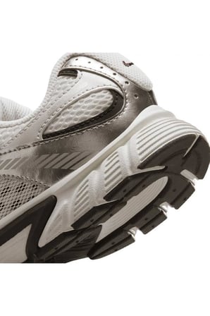 Nike V5 RNR HQ6411-005 Beyaz/Siyah Kadın Günlük Spor Ayakkabı