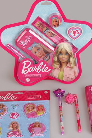 x Dekomus Lisanslı Barbie 12 Parça Kırtasiye Seti Kalem Kutusu,Ponponlu Geçmeli Kalem,Ponponlu Geçmeli Kalem ve Basmalı Silgi Seti