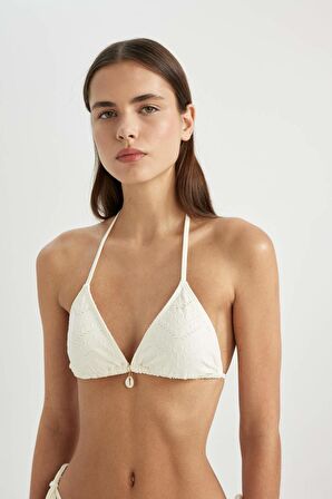 DeFacto Fall in Love Regular Fit Nakışlı Brode Üçgen Bikini Üstü B6894AX24SMWT16
