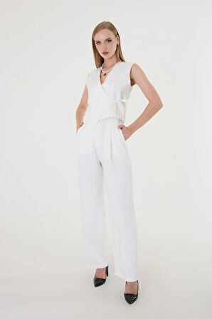 Kadın Yandan Bağlamalı Asimetrik Beyaz Yelek Takım