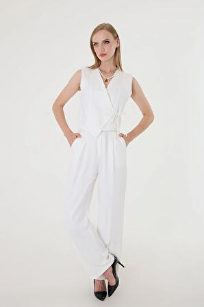 Kadın Yandan Bağlamalı Asimetrik Beyaz Yelek Takım