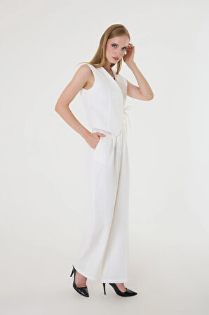 Kadın Yandan Bağlamalı Asimetrik Beyaz Yelek Takım