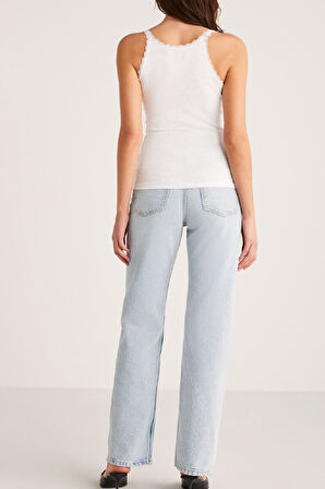 Dodes Kadın Beyaz Normal Kalıp Dantel Detalı Ince Askılı Oyuk Yaka Atlet