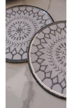 GÜMÜŞ Pul ve Nakış İşlemeli Linen Keten Kokteyl Sunum Peçetesi 2’li |Otantik Mandala Serisi Aria- Tek Pul