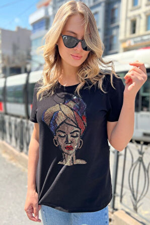 Crystal Taşlı Pamuk Kısa Kol Bisiklet Yaka Büyük Beden Siyah Şık Rahat Tasarım Kadın T-shirt