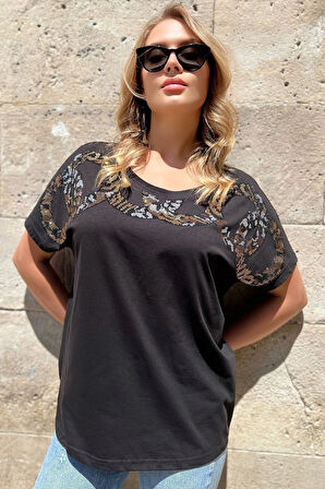 Bol Kalıp Leopar Crystal Taşlı Büyük Beden Kırmızı Şık Rahat Kadın T-shirt