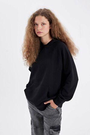 DeFacto Oversize Geniş Kalıp Kapüşonlu Kanguru Cepli Kalın Basic Düz Sweatshirt C7805AX24WNBK81