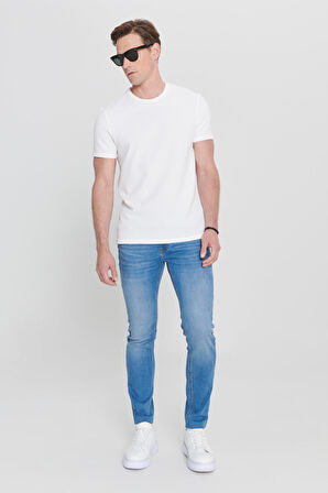 Erkek Beyaz Slim Fit Dar Kesim Bisiklet Yaka Kısa Kollu Yumuşak Tuşeli Basic Tişört
