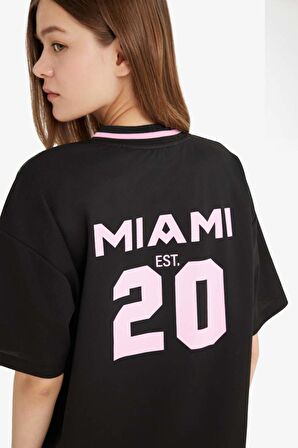 DeFacto Coool MLS Oversize Geniş Kalıp Sırt Baskılı Jakarlı Forma Kumaşı Kısa Kollu Tişört F2891AX25SMBK81